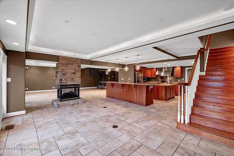 608 W Riverside Dr Jeffersonville, IN 47130 MLS 1652610