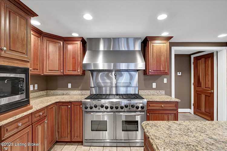 608 W Riverside Dr Jeffersonville IN 47130 MLS1652610