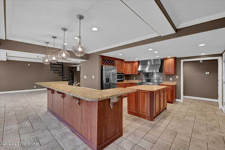 608 W Riverside Dr Jeffersonville, IN 47130 MLS 1652610