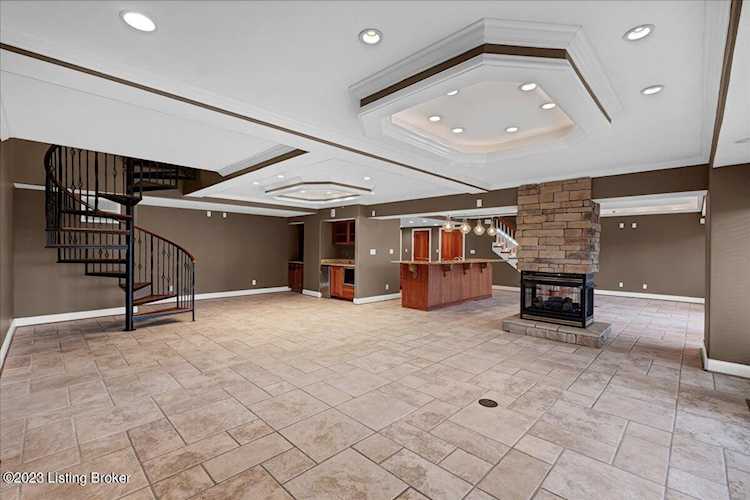 608 W Riverside Dr Jeffersonville IN 47130 MLS1652610