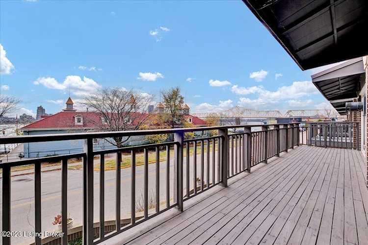 608 W Riverside Dr Jeffersonville IN 47130 MLS1652610