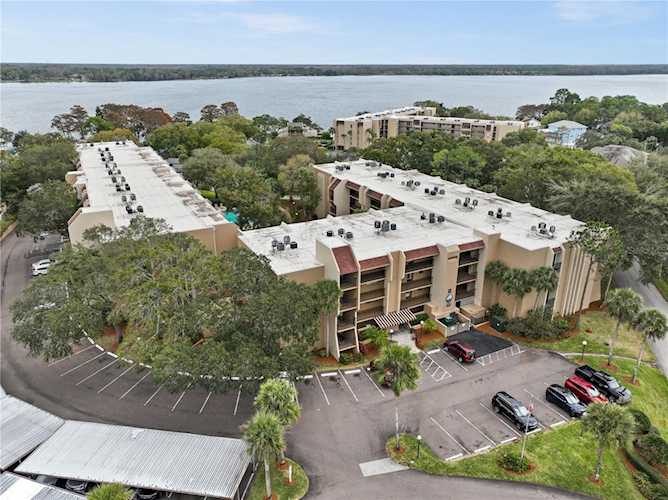 90 S Highland Ave 216 Tarpon Springs, FL 34689 MLS W7861333