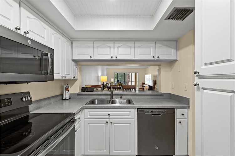 90 S Highland Ave 216 Tarpon Springs, FL 34689 MLS W7861333