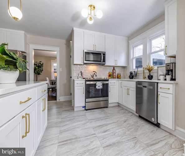 Woodstown Homes For Sale 109 Washington St CLASSIC ELEGANCE in this 3 bedroom 2 full bath GEM