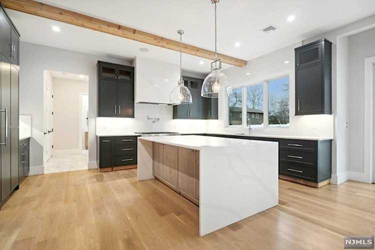 14 Laurie Drive Englewood Cliffs, NJ 07632 MLS 23014569