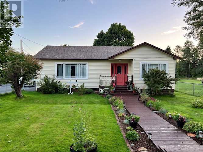 8 & 8A Hill Avenue Clarkes Beach 1267578