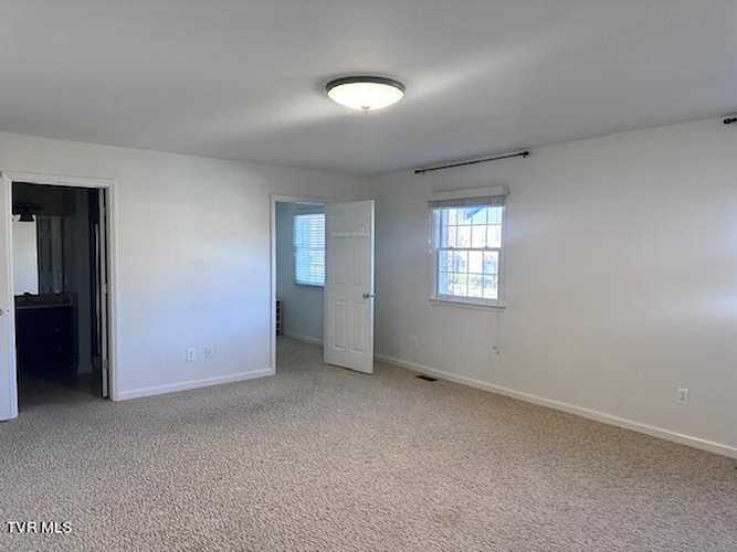 2734 East Oakland Ave Johnson City, TN 37601 MLS 9961640