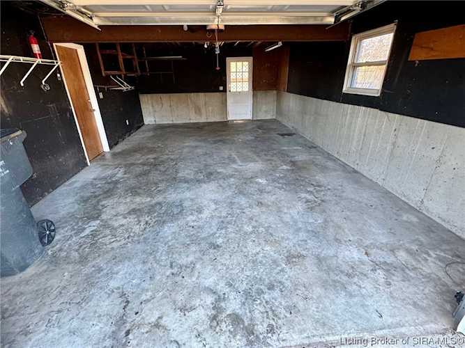 1003 Castlewood Dr New Albany, IN 47150 MLS 202405409