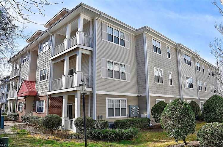 920 Southmoor Dr #305 Virginia Beach, VA 23455 | MLS 10520040