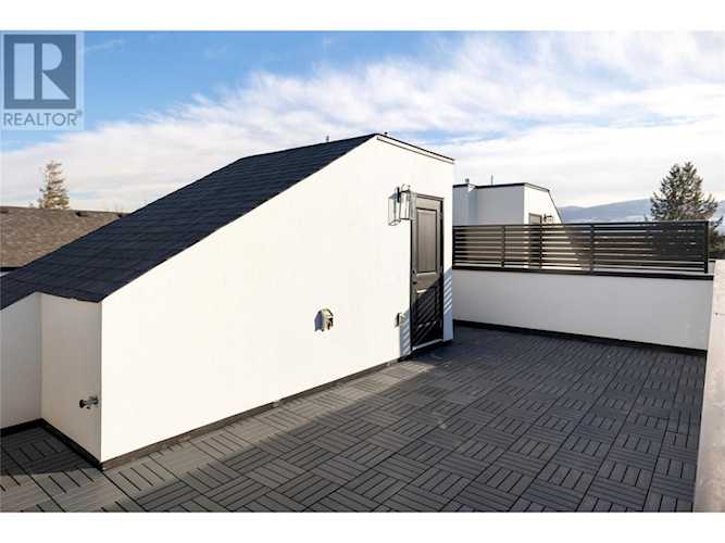 750 Kinnear Avenue 3 Kelowna, BC V1Y5B1 MLS® 10304771