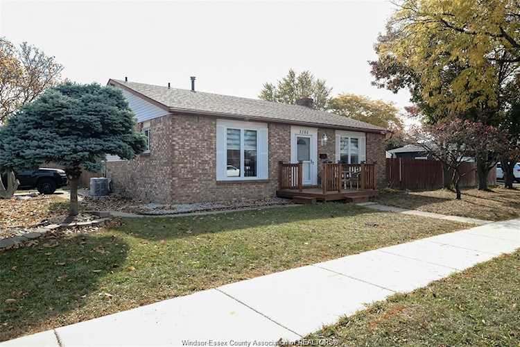 3206 Forest Glade Dr Windsor, ON N8R 1X3 MLS® 24003075