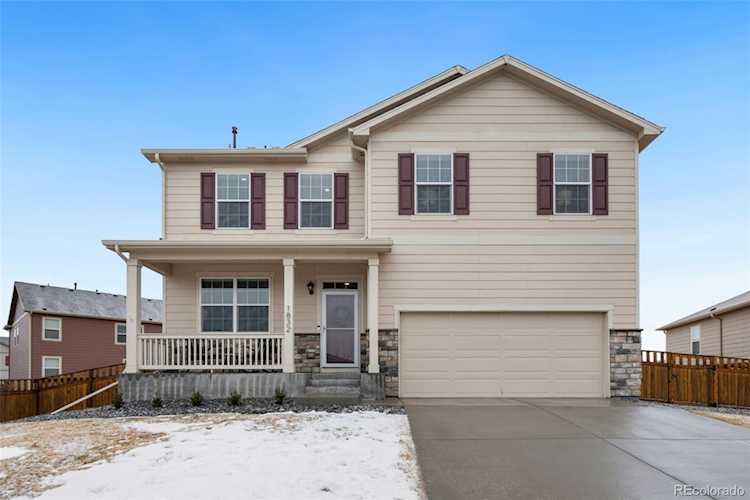 1832 Opal Ave Silver Peaks This turnkey twostory home, located in the Silver Peaks