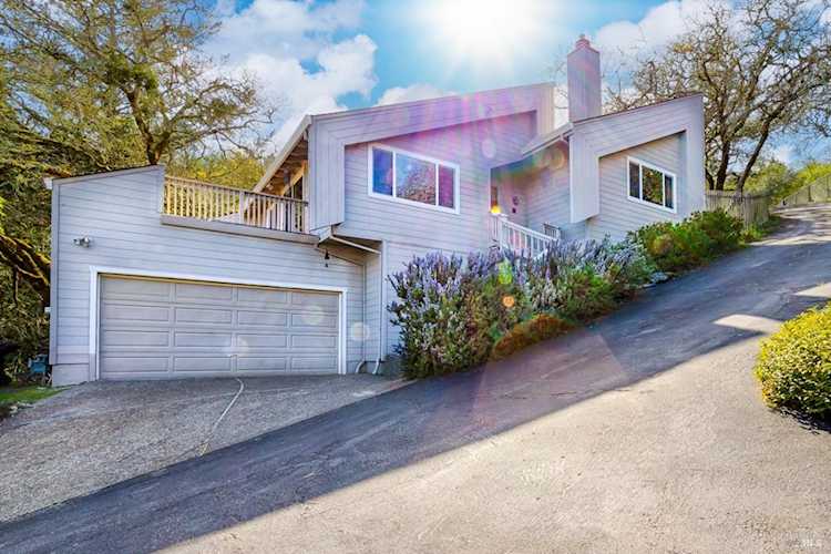 440 Oak Point Court Santa Rosa, CA 95409 | MLS 324017154