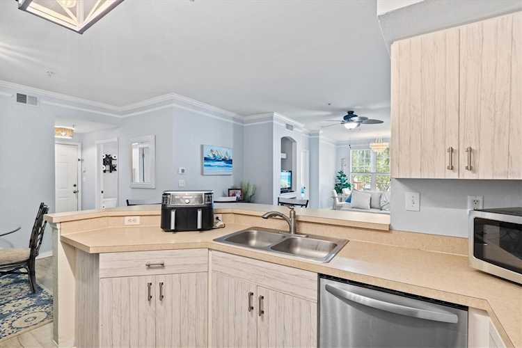 4178 Central Sarasota PARKWAY 325 Sarasota, FL 34238 Bella Villino Vi