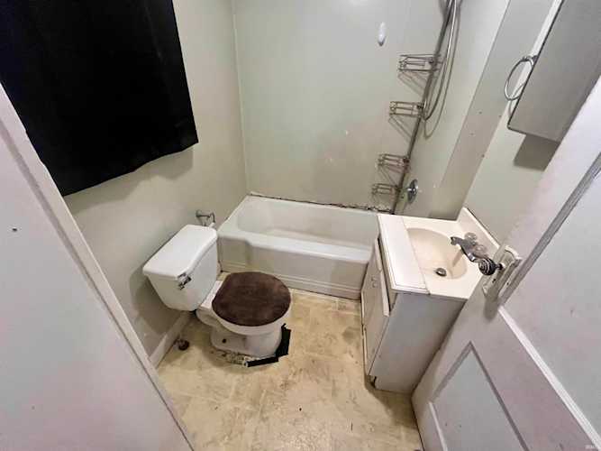 F.C. Tucker Emge Homes for Sale 908 Allens Lane Evansville IN