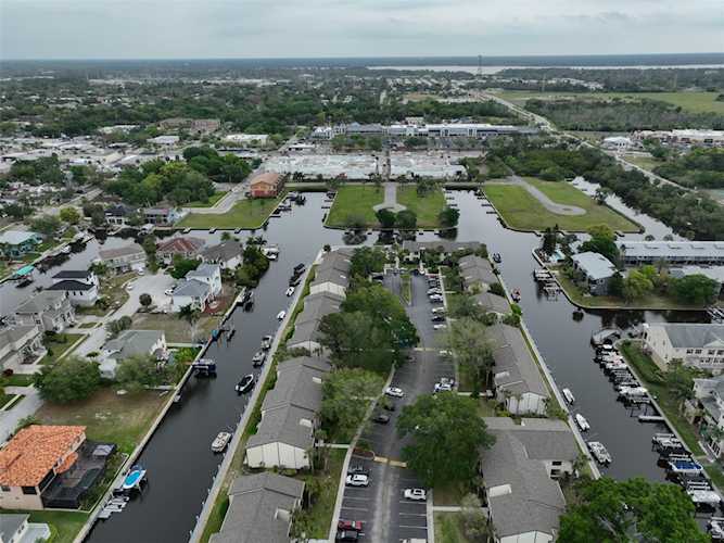 355 Moorings Cove Dr Tarpon Springs, FL 34689 Moorings The Condo