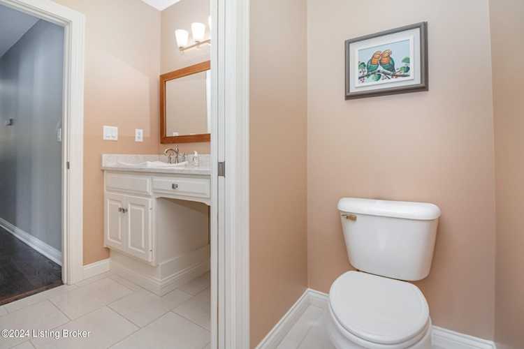 302 Blankenbaker Ln Louisville, KY 40207 MLS 1657615