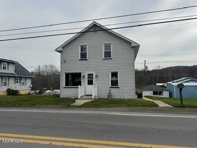 1028 Yellow Springs Dr in Williamsburg, PA