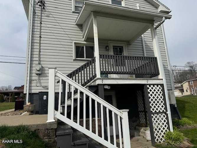 1028 Yellow Springs Dr in Williamsburg, PA