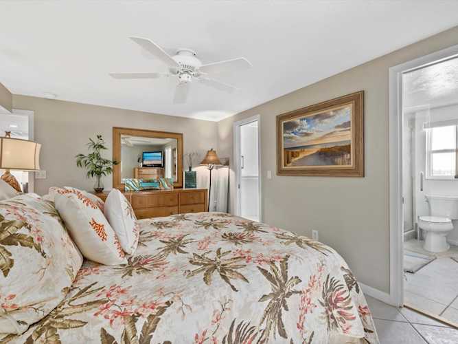 563 Spanish Dr S 127 Longboat Key, FL 34228 Spanish Main Yacht