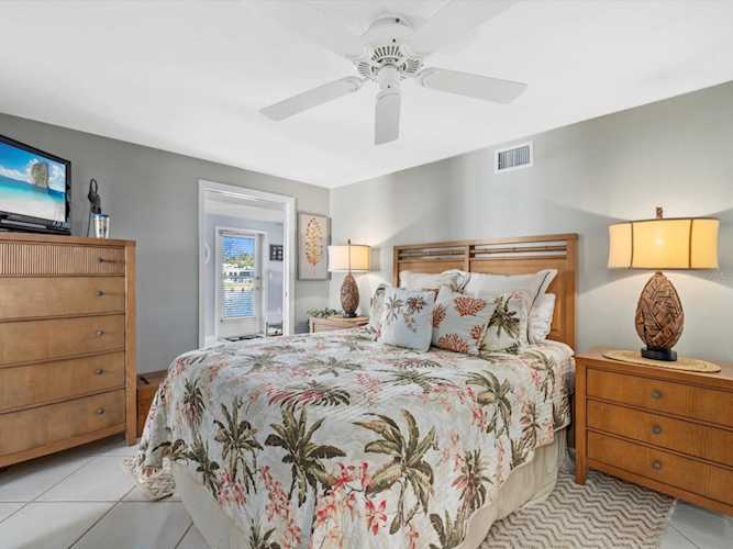 563 Spanish Dr S 127 Longboat Key, FL 34228 Spanish Main Yacht