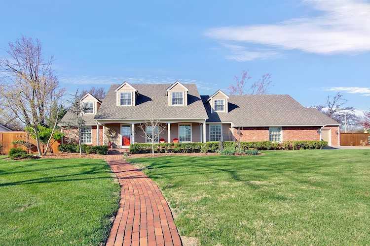 Homes for Sale in 689 N Broadmoor Ave Wichita, KS