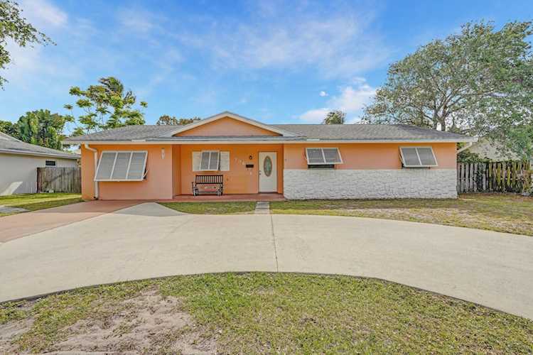 736 Prosperity Farms Road North Palm Beach, FL 33408 MLS R10975328