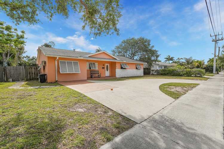 736 Prosperity Farms Road North Palm Beach, FL 33408 MLS R10975328