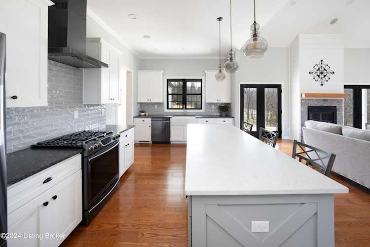 8316 Old Heady Rd Louisville, KY 40299 MLS 1657415