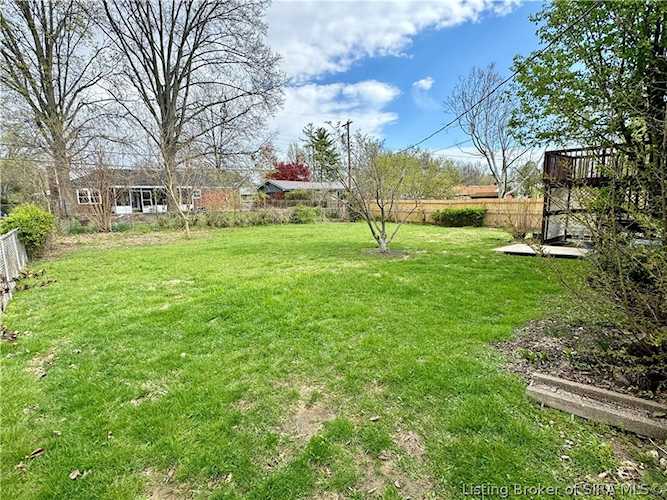 1003 Castlewood Dr New Albany, IN 47150 MLS 202405409