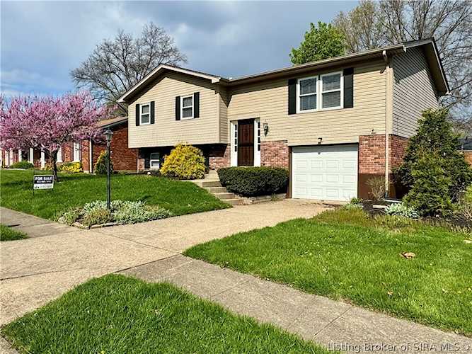 1003 Castlewood Dr New Albany, IN 47150 MLS 202405409