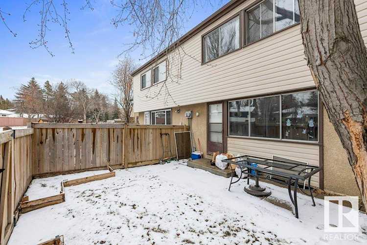 17 Grandin Village St. Albert, AB T8N 1R9 MLS® E4380920