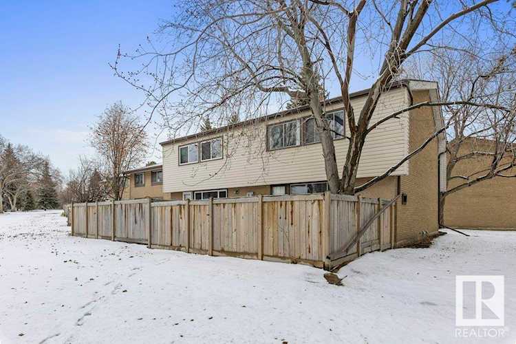 17 Grandin Village St. Albert, AB T8N 1R9 MLS® E4380920