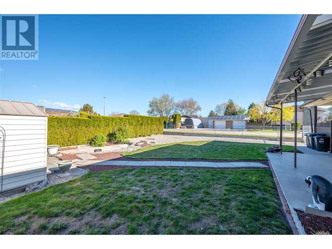 2515 Mckenzie Street Penticton, BC V2A6J1. MLS listing 10310380.