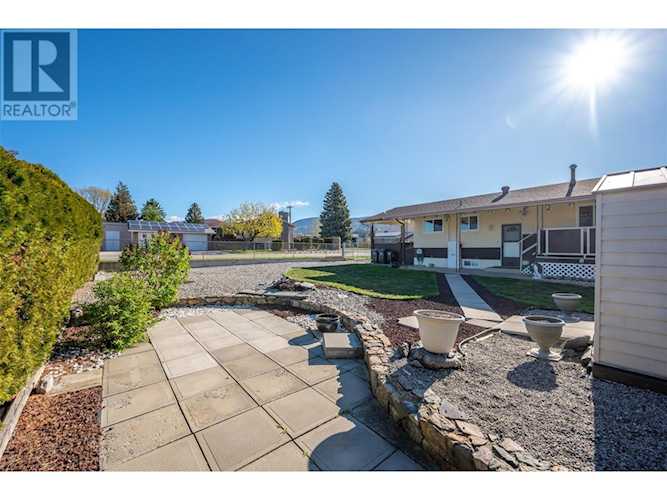 2515 Mckenzie Street Penticton, BC V2A6J1. MLS listing 10310380.