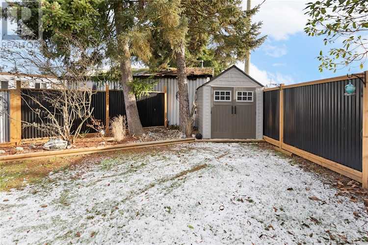 6820 Parklands Place 2 Lantzville, BC V0R2H0 MLS® 960895VI