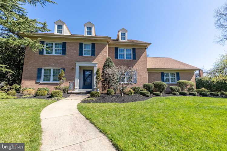 Wilmington Homes For Sale 706 Westcliff Rd to this stately