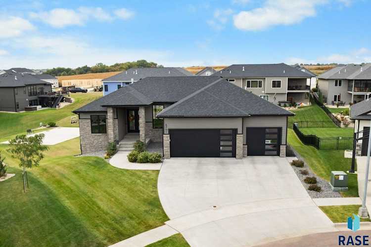 Front exterior of 6701 E Spitfire Cir, Sioux Falls, SD