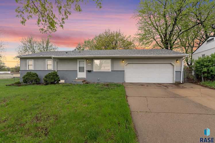 Exterior of 1325 S Annway Dr, Sioux Falls, SD
