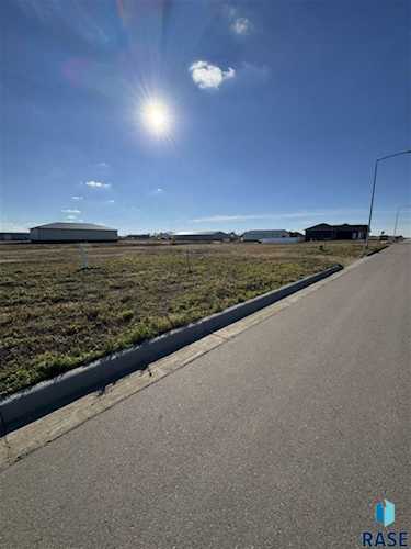 Walk-out lot at 1115 E Madison St, Tea, SD