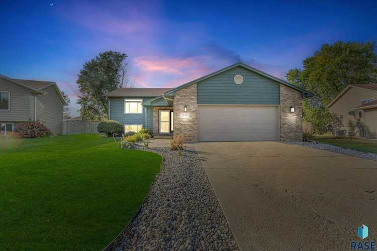 Front exterior of 5521 S Aaron Ave, Sioux Falls, SD
