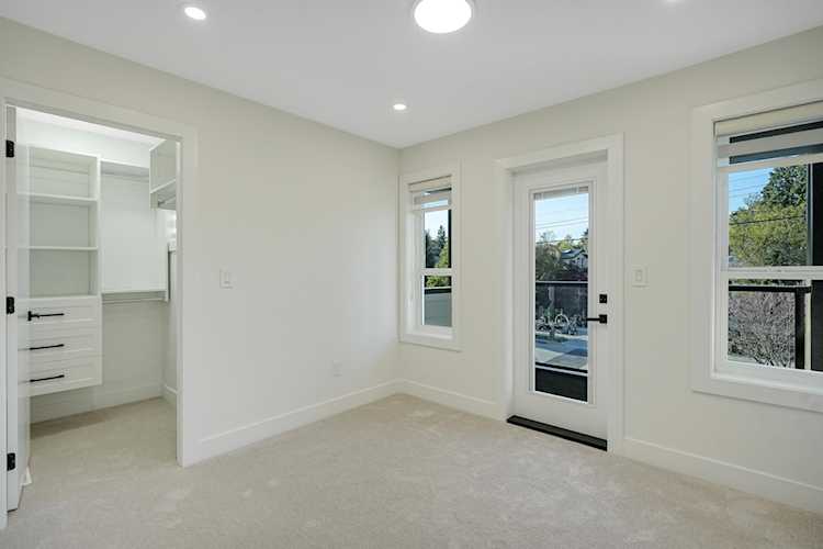 15438 Goggs Avenue White Rock, BC V4B 2N6 MLS® R2879758