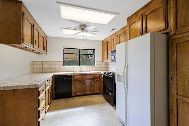 452 Woodhill Dr Redding, CA 96003 MLS 241830