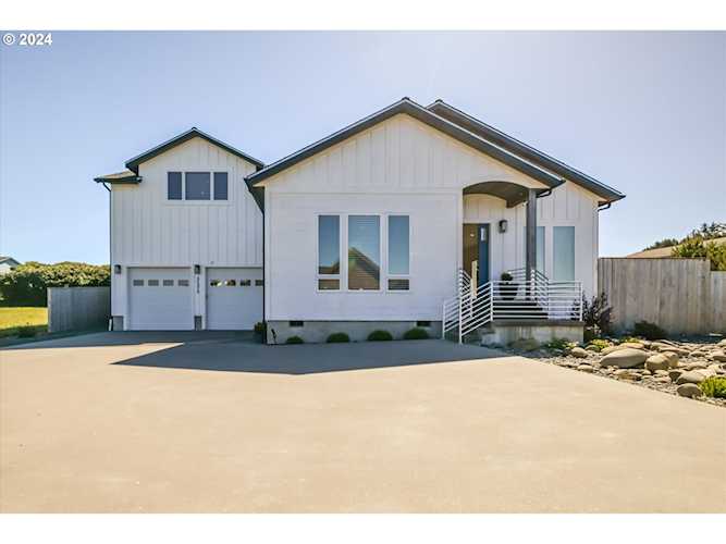 3173 Lincoln AVE, Bandon, OR 97411 home for sale for Sale 895,000