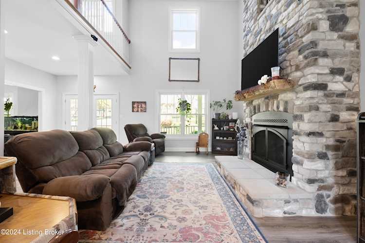 1800 Long Run Rd Louisville KY 40245 MLS1660809