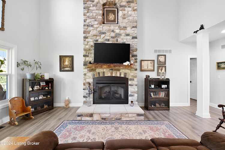 1800 Long Run Rd Louisville KY 40245 MLS1660809