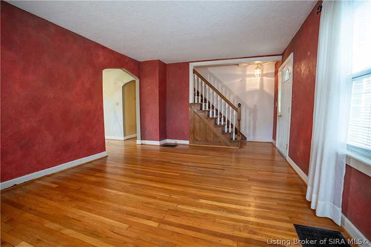 318 E Park Place Jeffersonville, IN 47130 MLS 202407887