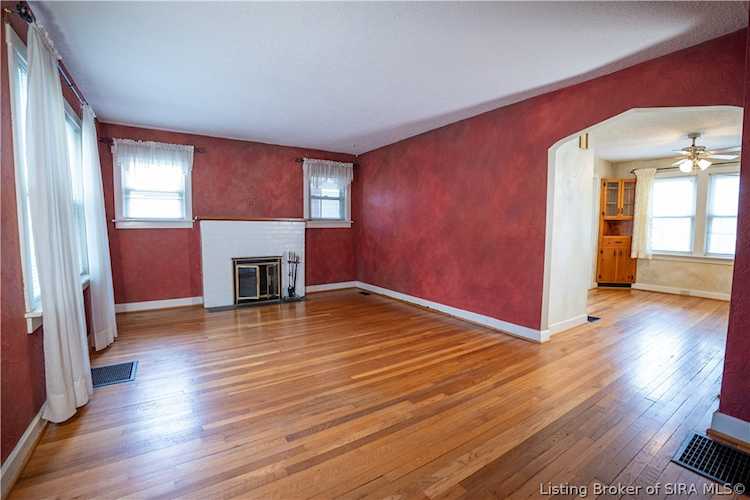 318 E Park Place Jeffersonville, IN 47130 MLS 202407887