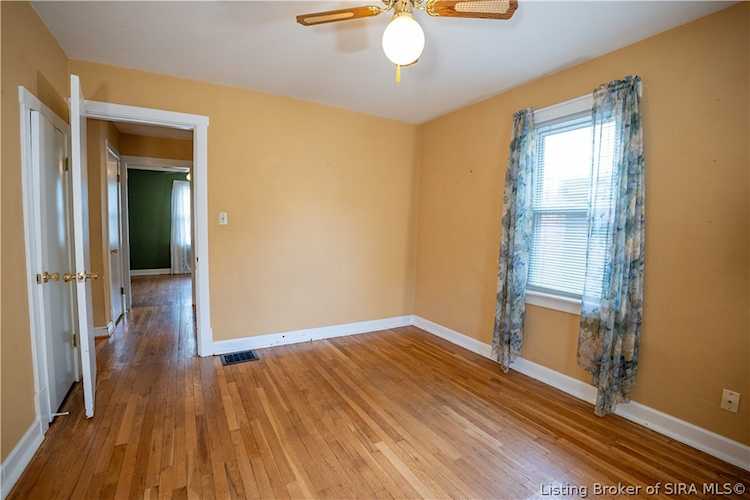 318 E Park Place Jeffersonville, IN 47130 MLS 202407887