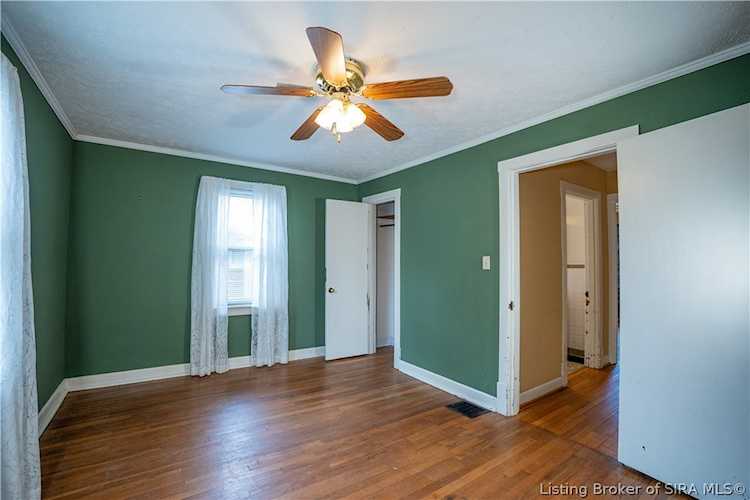 318 E Park Place Jeffersonville, IN 47130 MLS 202407887